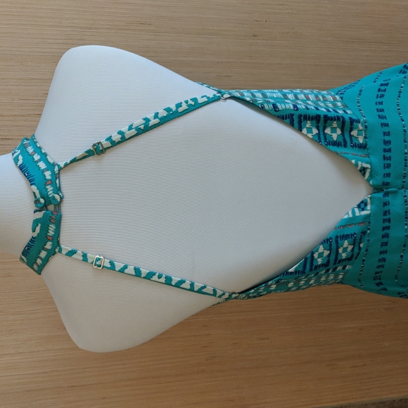 BCBG MaxAzaria Asymmetrical Halter Dress - Picture 4 of 7